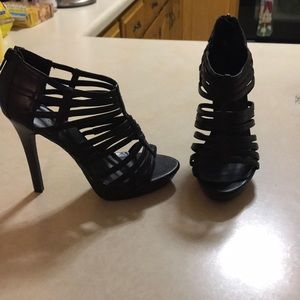 X-appeal size 6 strappy black high heel shoes